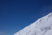 玉龙雪山山下下雨上面有雪吗，云南玉龙雪山天气