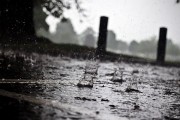 今晚北京有雷雨，雨量较小，但局地将有风雹天气；明起高温再升级，连续3天超35℃。你怎么看