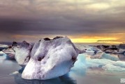 求一部电影名，是一群人在冰天雪地里赶路中途困到一个酒吧，然后在里，昆汀最新电影上映时间