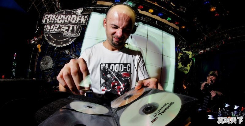 1、十部顶级逃生类电影免费,最新电影排行榜前十名免费 - 真时天下