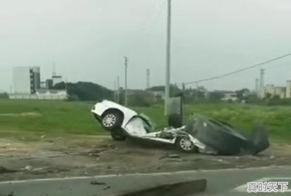 佛山一货车钢卷脱落，小车瞬间被压成铁饼，两人死亡，怎么回事 - 真时天下